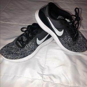 nike flex contact running shoes